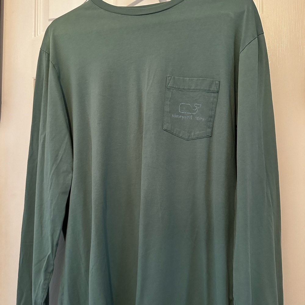 Vineyard Vines Green Long Sleeve Tee for Casual Comfort